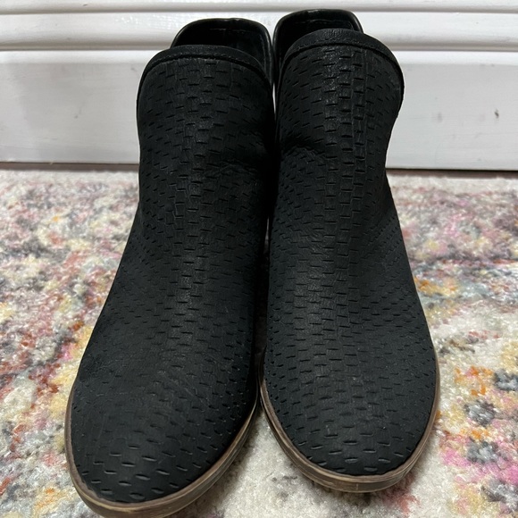 Lucky Brand Booties - Picture 2 of 8